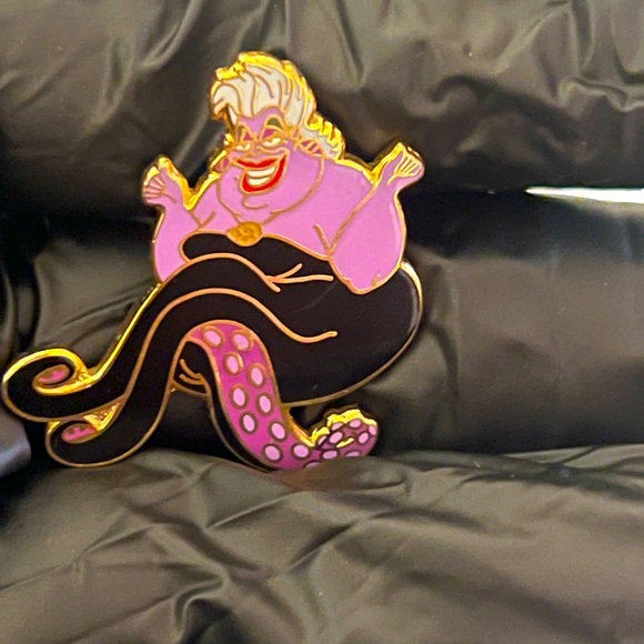 Ursula Pin - Picture 1 of 3